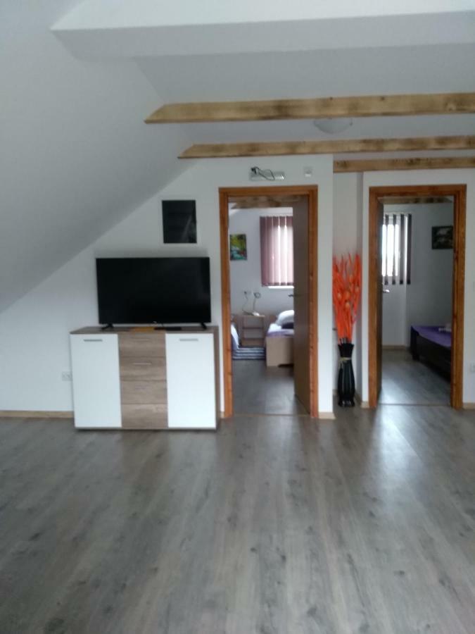 Apartman Nina Licko Petrovo Selo Екстер'єр фото