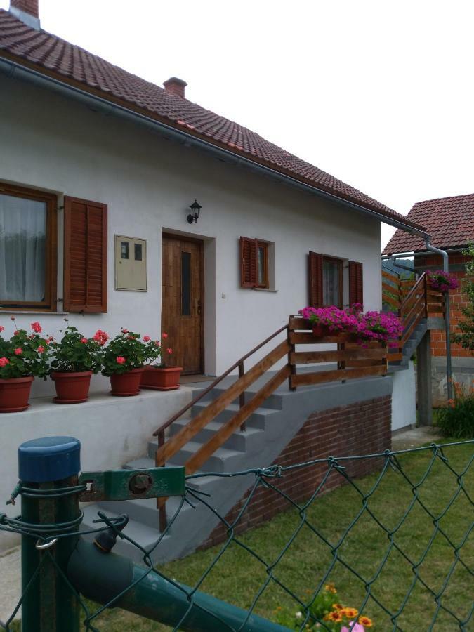 Apartman Nina Licko Petrovo Selo Екстер'єр фото