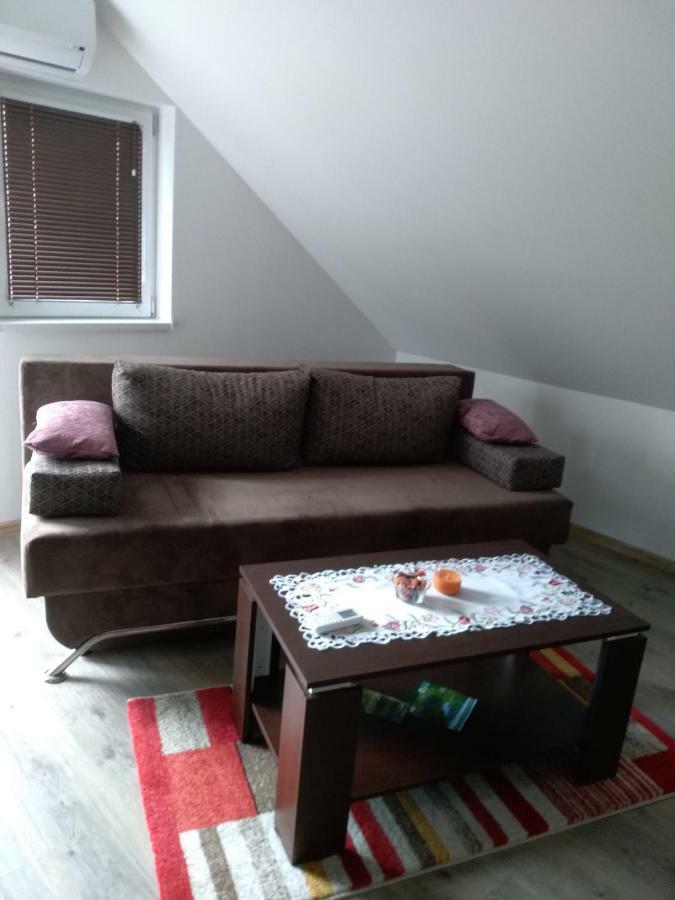 Apartman Nina Licko Petrovo Selo Екстер'єр фото
