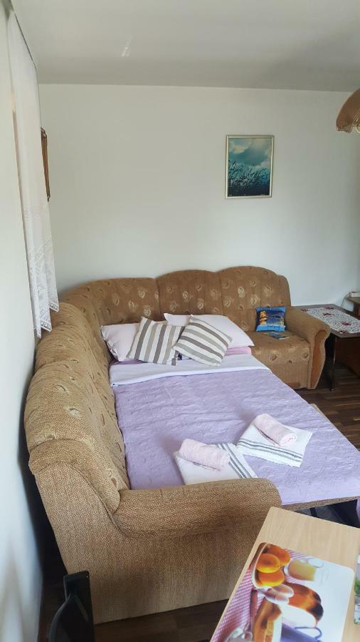 Apartman Nina Licko Petrovo Selo Екстер'єр фото