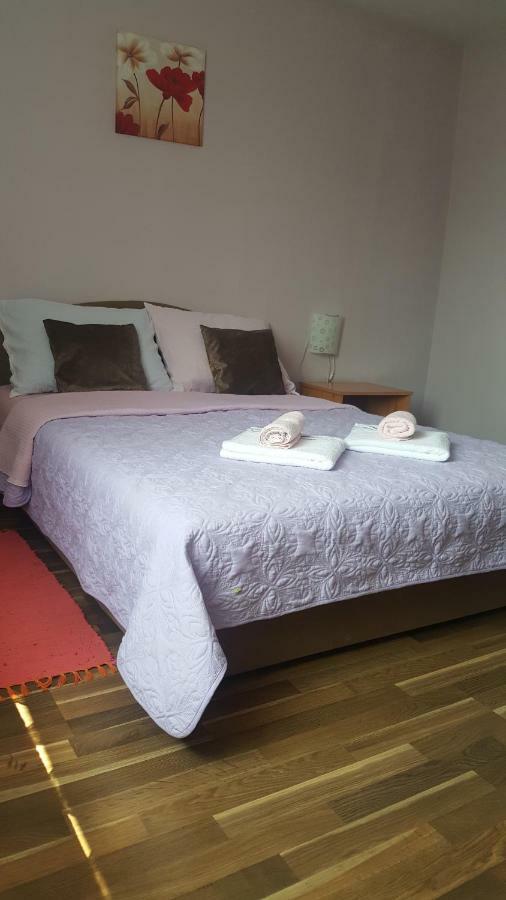 Apartman Nina Licko Petrovo Selo Екстер'єр фото
